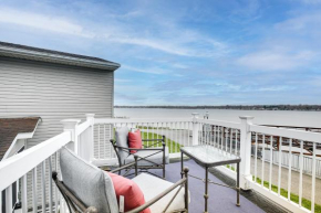 Waterfront Buckeye Lake House Deck and Views!